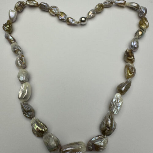 Collier aus Flügelperlen, reine Naturperle, im Scharnier der Auster gewachsen