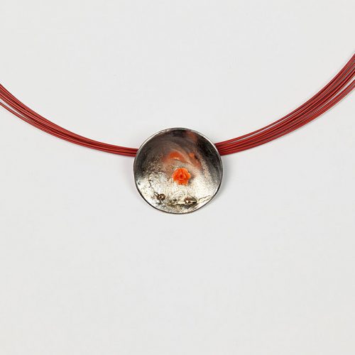 Anhänger mit Korallenblüte