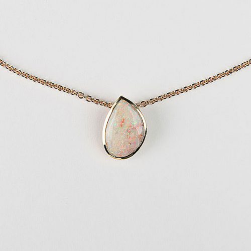 Opalanhänger in Rosègold