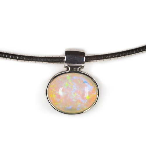 Opalanhänger mit Omegareif