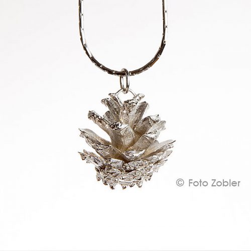 Kiefernzapfen massiv Silber